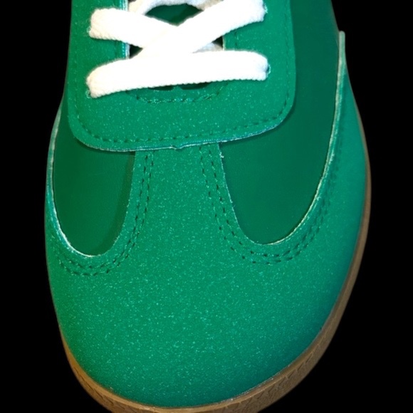 NWOT-Green Low-Top Sneakers with White Wave & Pink Accents - Picture 13 of 15